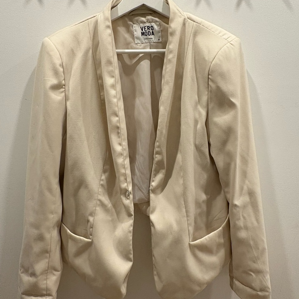 Vero Moda Women's Elegant Cream Suit Jacket